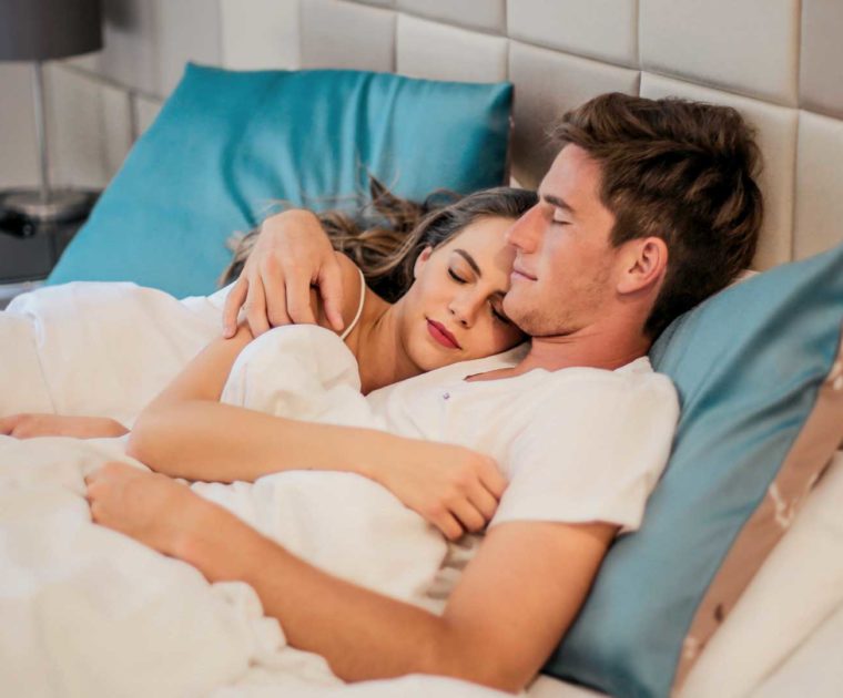 como dormir en pareja