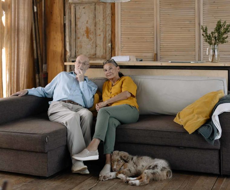 sofa para personas mayores