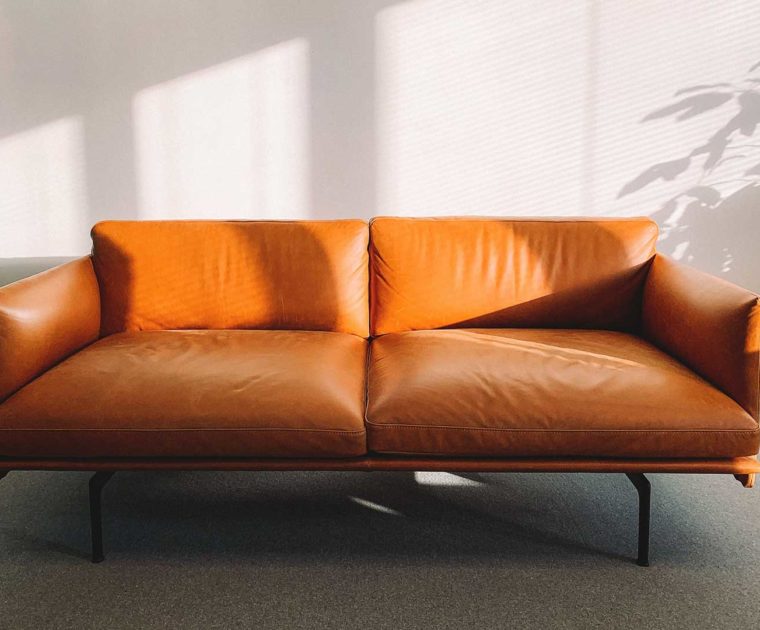 como mantener en buen estado un sofa de cuero - ¿Cómo mantener en buen estado un sofá de cuero? Tips para cuidar la tapicería